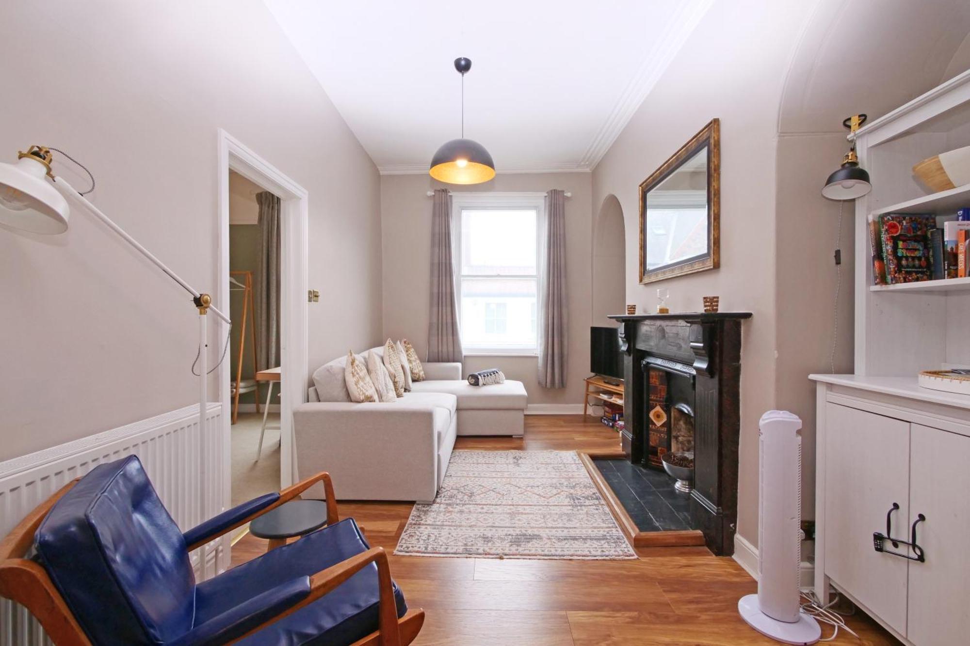 Fifth Quarter Apartment With Free Parking Йорк Экстерьер фото