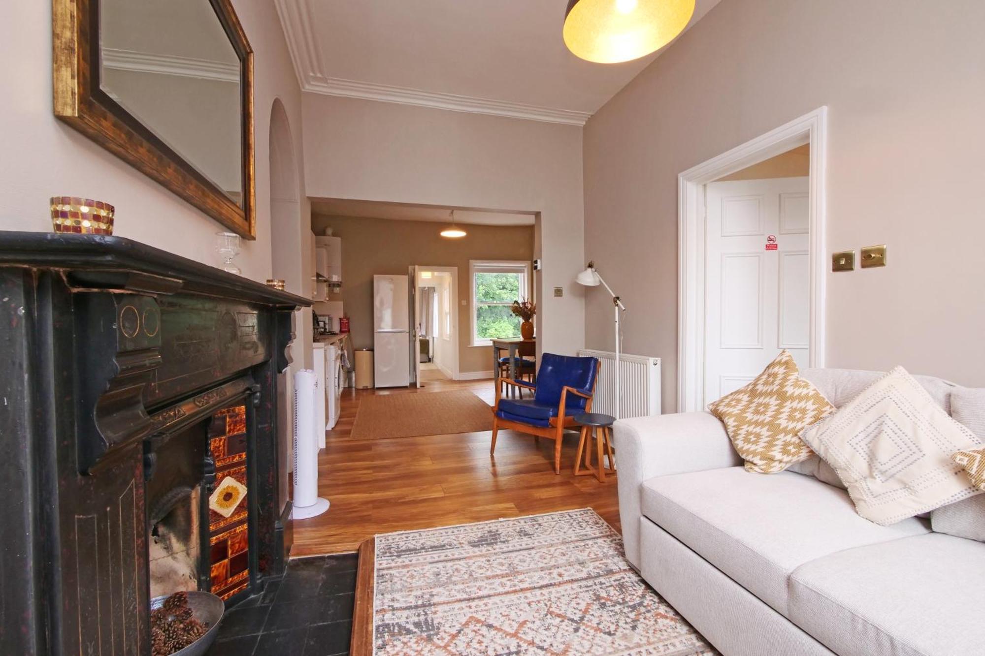Fifth Quarter Apartment With Free Parking Йорк Экстерьер фото