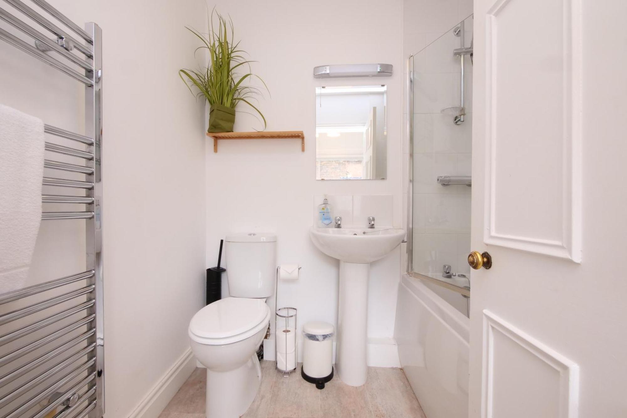 Fifth Quarter Apartment With Free Parking Йорк Экстерьер фото